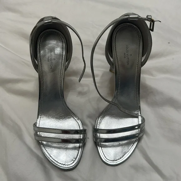 LOUIS VUITTON SILVER CLEAR HEELS - Picture 2 of 5